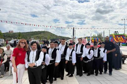 ‘19 Mayıs Gençlik Festivali’ kortej yürüyüşü ile başladı: JÖH’ten Üzüm Salkımı gösterisi nefes kesti