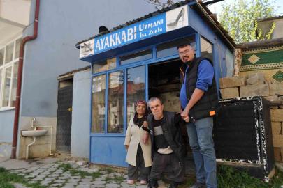 2 metrekarede yarım asırlık hayat mücadelesi: Akondroplazi hastası usta, ayakkabıcılıkla hayata tutundu