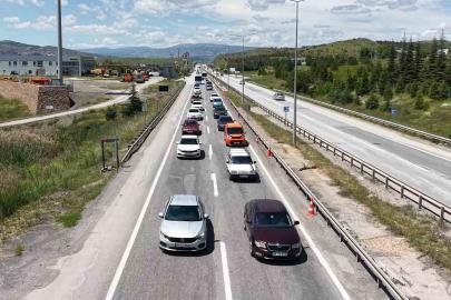 43 ilin geçiş noktasında trafik hareketliliği devam ediyor: Validen sürücülere emniyet kemeri ve hız uyarısı