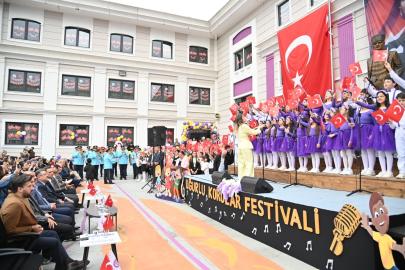 600 çocuktan dev koro performansı