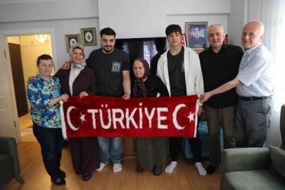 90 yaşındaki şehit annesini duygulandıran hareket