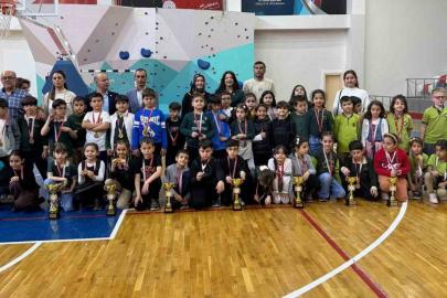 Adıyaman Özel Doğa Koleji öğrencilerinden satranç turnuvasında derece