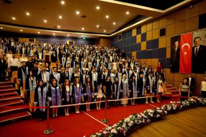 ADÜ İletişim Fakültesi mezunlarını törenle uğurladı