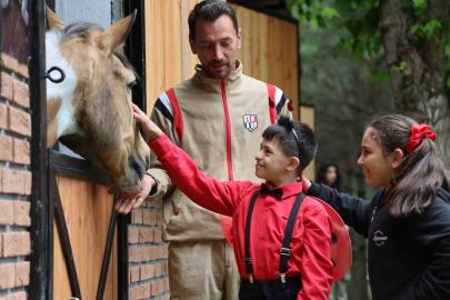 Akademisyenler ve özel çocuklar at terapisi etkinliğinde bir araya geldi