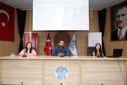 Akdeniz’de ’Özel Gereksinimli Bireyler ve Ev Yaşamı’ paneli düzenlendi