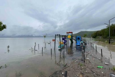 Almus Barajı’nın taşmasıyla ilçenin simgesi sular altında kalmıştı: 3 günlük değişim suyun yükselişini gözler önüne serdi