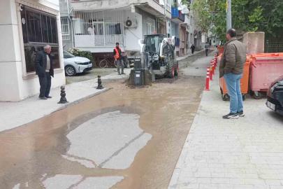 Altyapı çalışmasında ana su hattı patladı