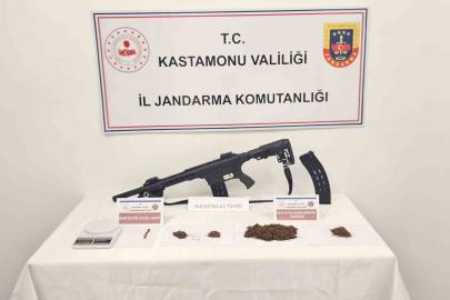 Araçta binlerce sentetik ecza hapla yakalanan sanıklardan biri tahliye edildi