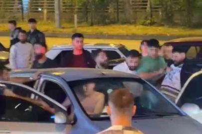 Araçtaki 2 kişiyi böyle darbettiler
