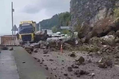 Artvin’de Sarp Sınır Kapısı yolunda heyelan