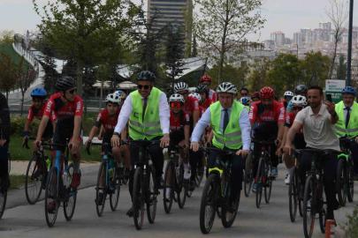 Bakan Bak ve Bakan Memişoğlu Ankara Rize Günleri açılış programında