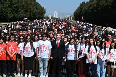 Başkan Akın ve 1071 Balıkesirli genç Anıtkabir’de