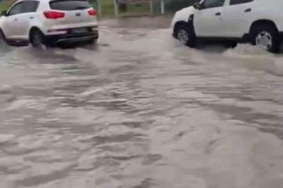 Başkentte sağanak etkili oldu, yollar göle döndü