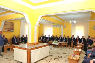Bayburt’ta protokol üyeleri ve vatandaşlar bayramlaştı