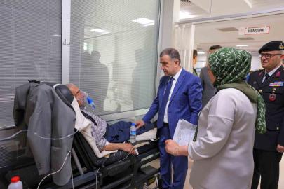 Bayburt’ta sağlık çalışanları ve hastalarla bayramlaşıldı