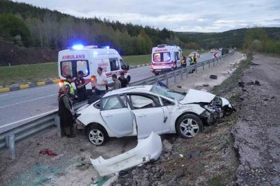 Bayram tatili yolunda kaza: Takla atan otomobildeki 4 kişi yaralandı
