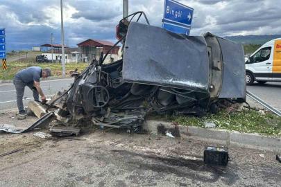 Bingöl’de hayvan yüklü kamyon otomobillere çaptı: 1’i ağır 2 yaralı