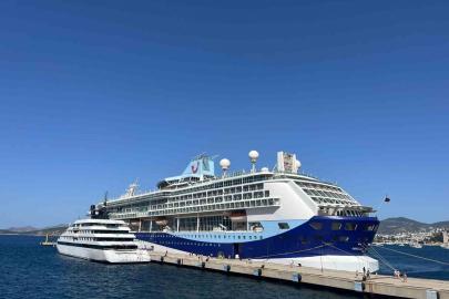 Bodrum’a 2 gemi birden geldi