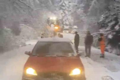Bolu-Kıbrıscık yolunda mayıs ayında kar esareti