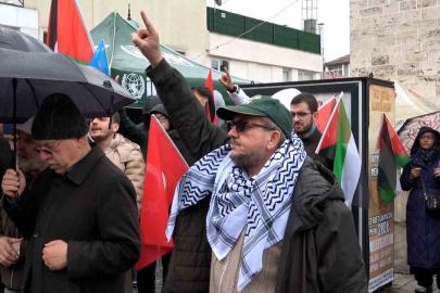 Bolu’da İsrail’in Küresel Sumud Filosu’na saldırısı protesto edildi