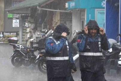 Bolu’da kuvvetli sağanak hayatı olumsuz etkiledi