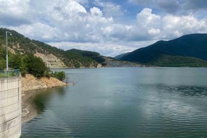 Bolu’da tam kapasiteye ulaşan barajda kontrollü su tahliyesi