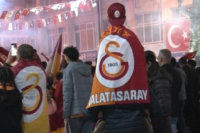 Burdur’da Galatasaraylı taraftarlar konvoylarla kutlama yaptı