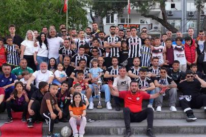 Burhaniye Belediyespor, 25 maçın tamamını kazanarak şampiyon oldu