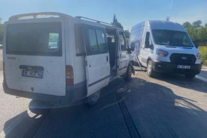 Bursa’da 2 minibüs çarpıştı : 4 kişi yaralandı