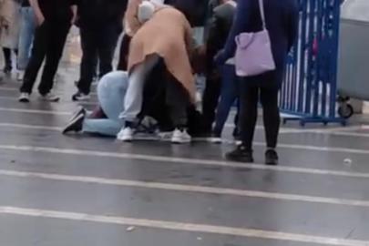 Bursa’da engelli vatandaşa meydan ortasında saldırı: Kadınlar tekme tokat darp etti