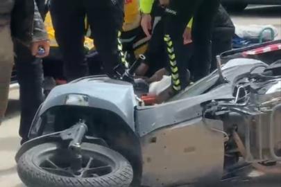 Bursa’da otomobilin çarptığı motosikletli kurye yaralandı