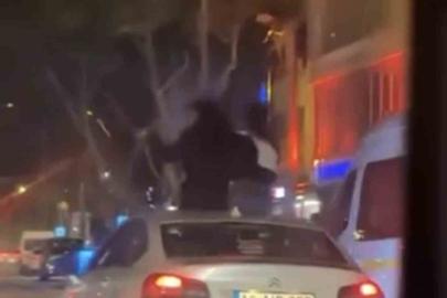 Bursa’da otomobilin tavanına oturdular : 25 bin TL ceza kesildi