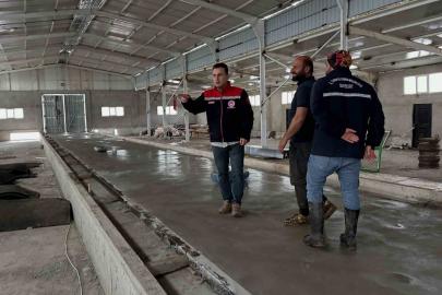 Çatıksu’da modern büyükbaş ahırı inşa ediliyor