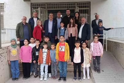 Çermikli iş adamından öğrencilere kırtasiye yardımı