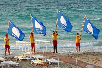 Çeşme’de 13 plaj ve 2 marinada Mavi Bayrak dalgalanacak