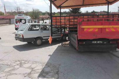 Çorum’da otomobil ile kamyon çarpıştı: 1 yaralı