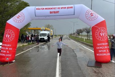 Demirözü’nde ‘Gençlik Koşusu’ düzenlendi