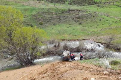 Dereye uçan araçtaki 5 kişi yaralandı