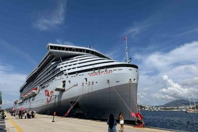 Dev kruvaziyer gemiler, 2 bin 636 turistle Bodrum’a geldi