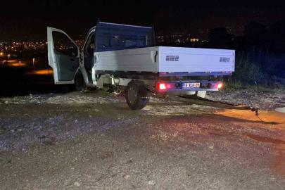 Direksiyon hakimiyetini kaybeden alkollü sürücü şarampole uçtu