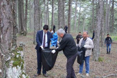 Dumlupınar’da ormanlık alanlarda çevre temizliği