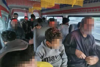 Durdurulan araçtan 15 düzensiz göçmen çıktı: Sürücü cezaevine gönderildi
