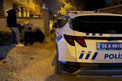 Duvar dibine çöken kadın ekipleri harekete geçirdi