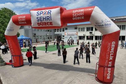 Düzce Belediyesi gençleri sporla buluşturmaya devam ediyor