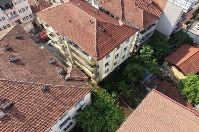 Düzce’de 3 katlı binada yangın paniği