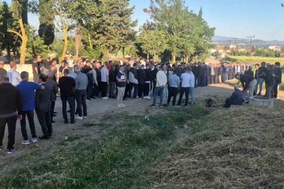 Edirne’de asırlık bayramlaşma geleneği yaşatıldı: Yüzlerce kişi aynı anda bayramlaştı