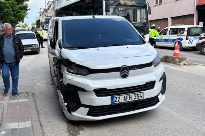 Edirne’de kontrolden çıkan panelvan park halindeki araçlara çarptı: 2 yaralı