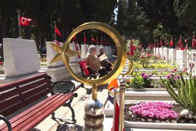Edirnekapı Şehitliği’nde bayram ziyareti