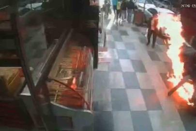 Elazığ’da marşa bastığı anda motoru alev aldı: O anlar kamerada