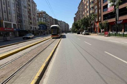 Eskişehir’de bayramın ilk günü sokaklar boş kaldı